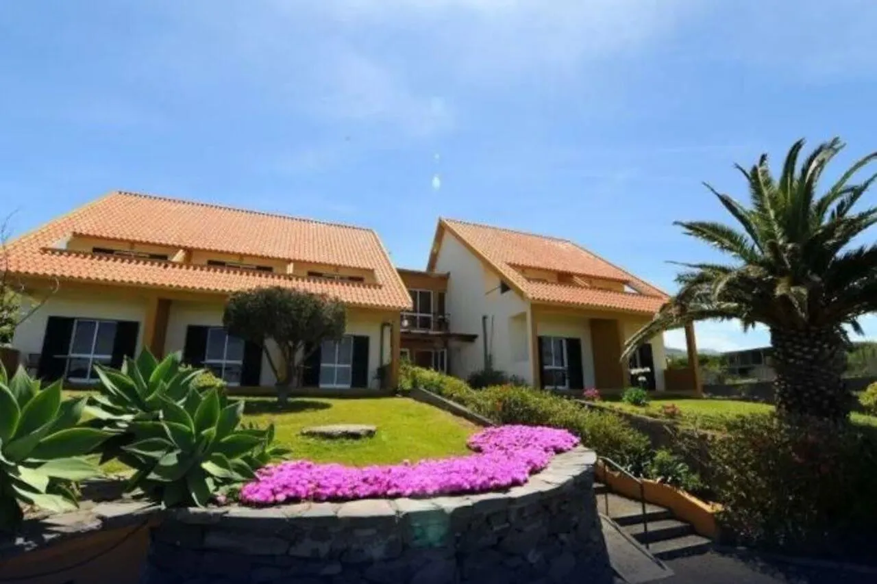 Residencial Farol Bed and Breakfast Ponta do Pargo 3*,