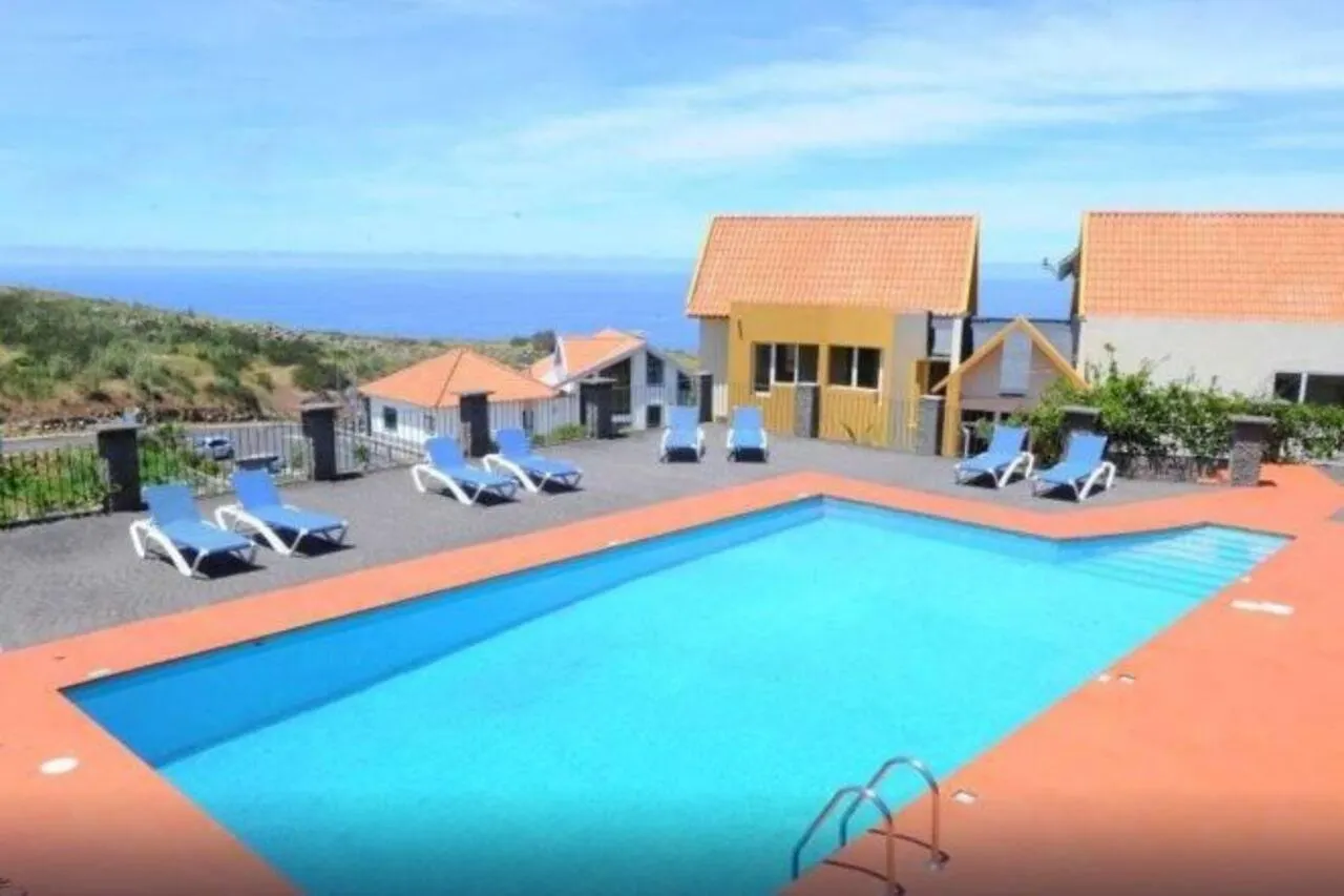 Residencial Farol Bed and Breakfast Ponta do Pargo Bed & Breakfast