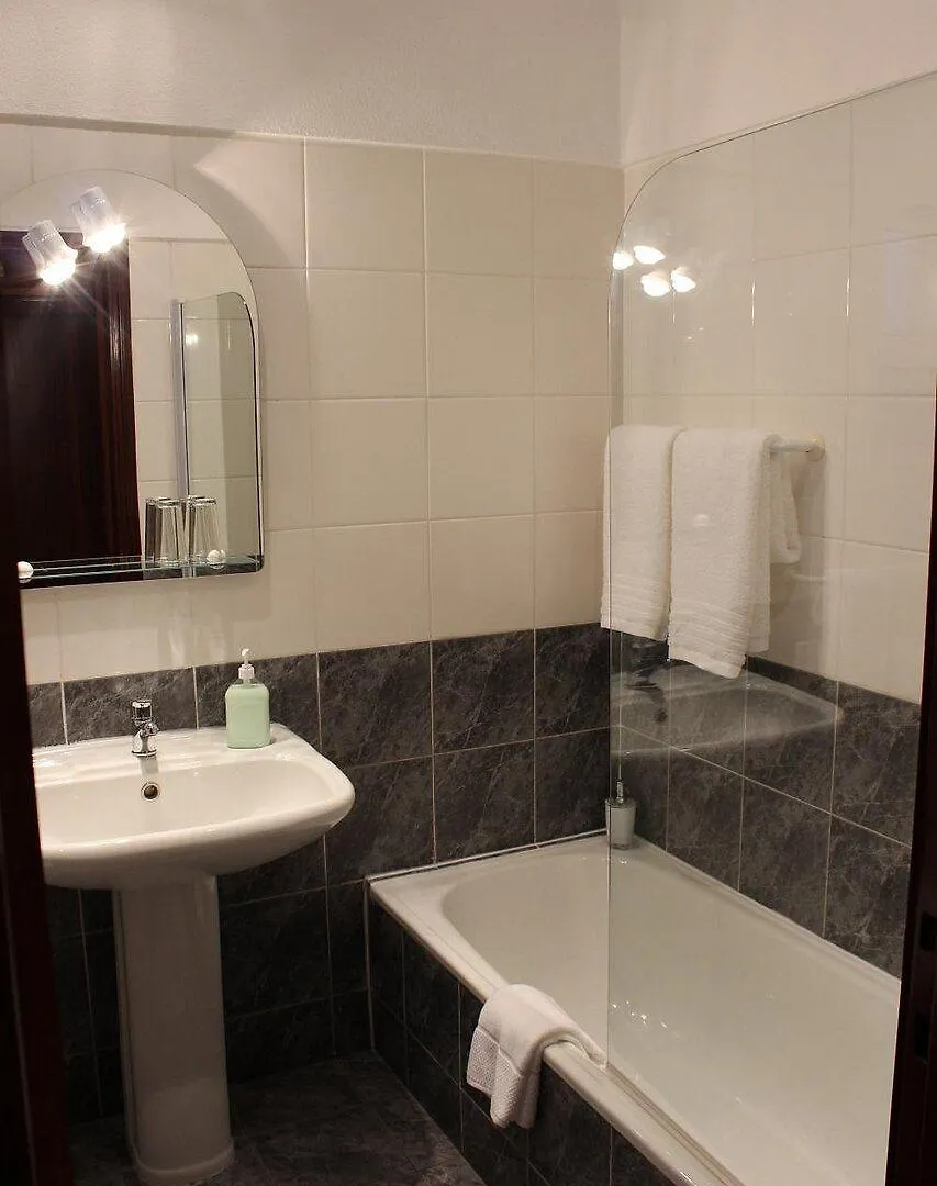Residencial Farol Bed and Breakfast Ponta do Pargo